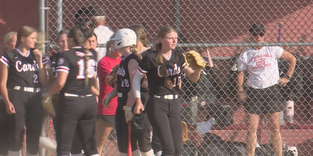 Prep softball teams meet in sectional semifinals