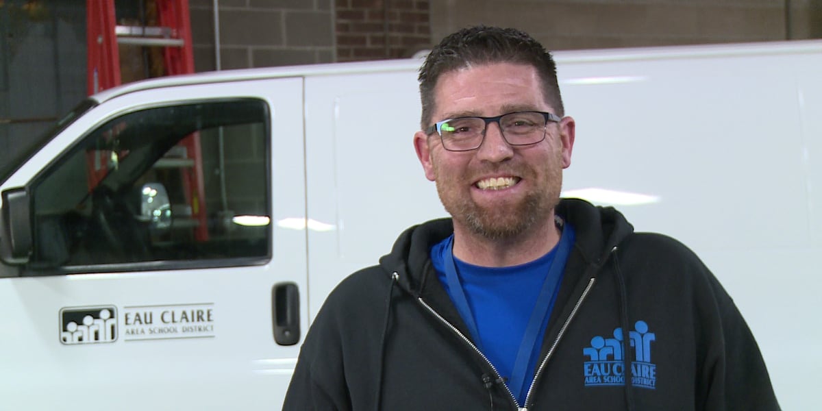 ECASD Service Center staff member awarded the Golden Apple