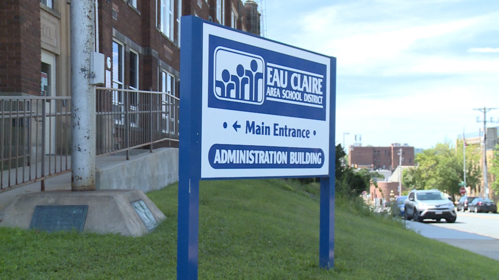 В Eau Claire учителям предлагают выиграть год бесплатной аренды жилья